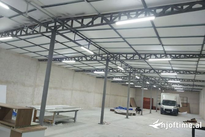 Ambient biznesi me qera 4+1 ne Tirane - 1,301 Euro