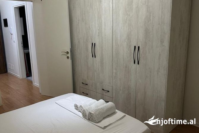 Shtepi me qera Apartament ne Tirane, 1+1, Mobilimi E mobiluar, Pagesa 501  Euro.