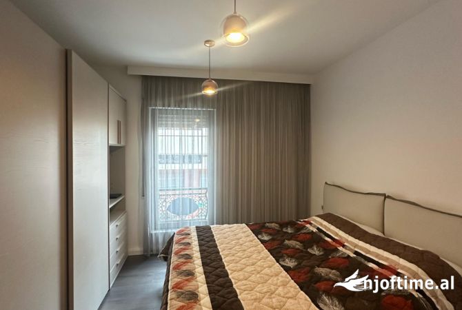 Shtepi ne shitje Apartament ne Tirane, 2+1, Mobilimi E mobiluar, Pagesa 350,001  Euro.