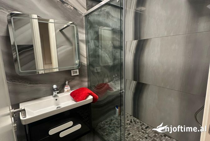 Shtepi ne shitje Apartament ne Tirane, 2+1, Mobilimi E mobiluar, Pagesa 350,001  Euro.