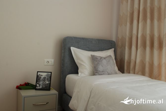 Shtepi me qera Apartament ne Tirane, 2+1, Mobilimi E mobiluar, Pagesa 1,601  Euro.