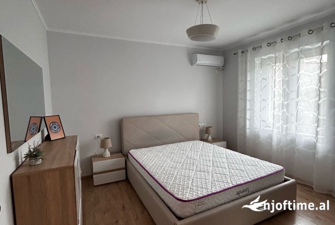 Shtepi me qera Apartament ne Tirane, 1+1, Mobilimi E mobiluar, Pagesa 651  Euro.