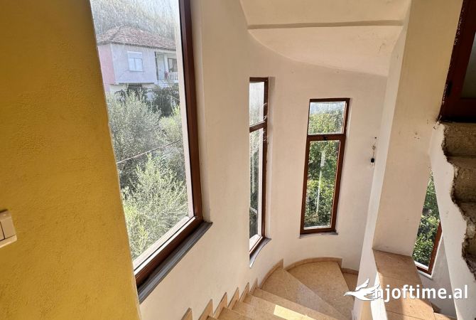 Truall ose Toke ne Tirane - 320,000 Euro