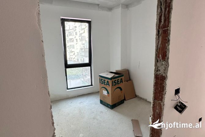 Shtepi me qera Apartament ne Tirane, 1+1, Mobilimi Pjeserisht e mobiluar, Pagesa 800  Euro.