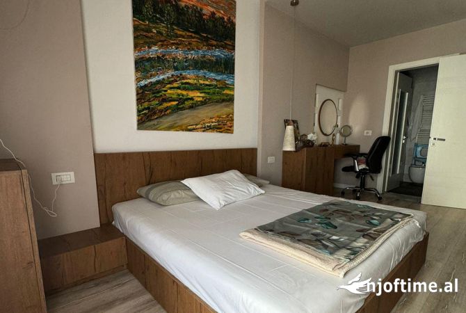 Shtepi ne shitje Apartament ne Tirane, 2+1, Mobilimi E mobiluar, Pagesa 200,000  Euro.