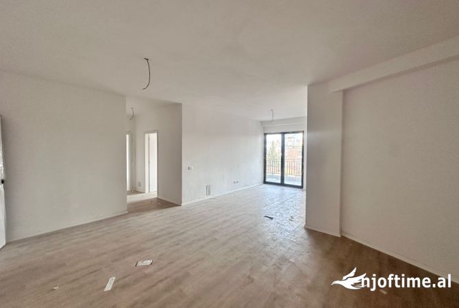 Shtepi ne shitje Apartament ne Tirane, 2+1, Mobilimi Bosh, pa mobiluar, Pagesa 290,000  Euro.