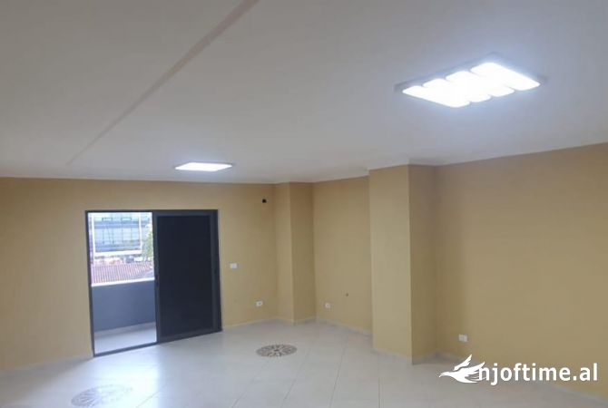 Ambient biznesi me qera 3+1 ne Tirane - 1,600 Euro