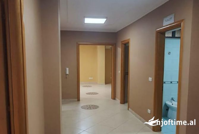 ZYRE ME QERA - RR. KAJRO KARAFILI, MBRAPA "EYES OF TIRANA", PRANE SHESHIT SKENDERBEJ