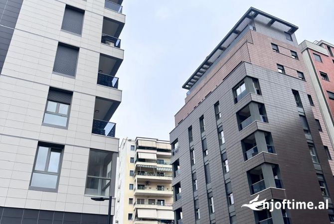 Ambient biznesi me qera 3+1 ne Tirane - 2,500 Euro