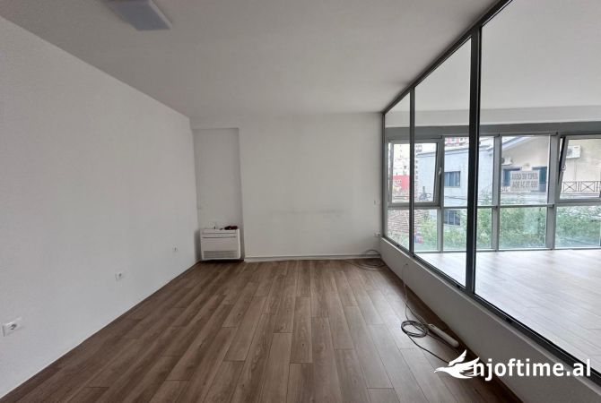 Ambient Biznesi me Qira - Rruga e Kavajes 158m2