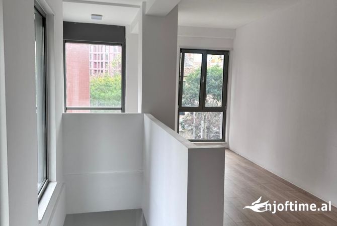 Ambient biznesi me qera 3+1 ne Tirane - 2,500 Euro
