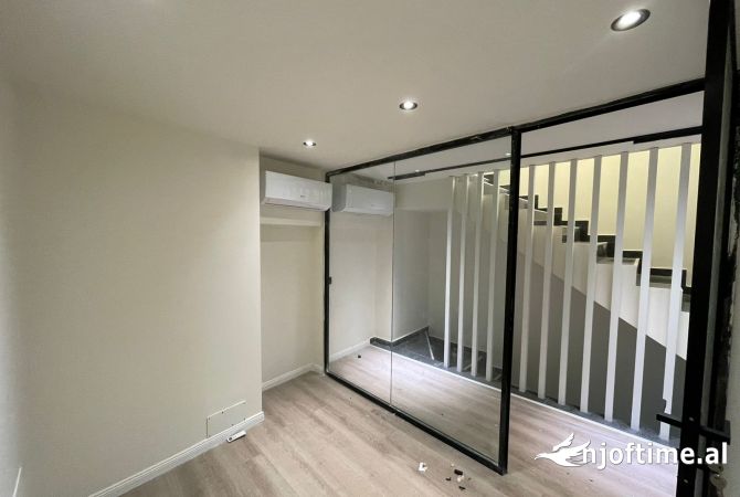 Shtepi me qera Duplex(shtepi me 2 kate) ne Tirane, 3+1, Mobilimi Bosh, pa mobiluar, Pagesa 1,400  Euro.