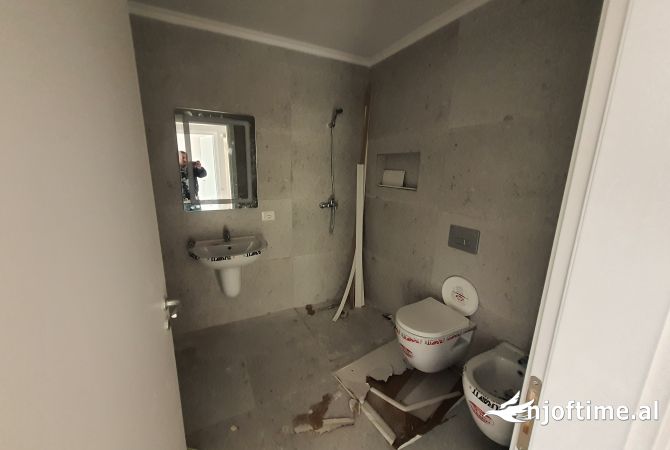 Shtepi me qera 2+1 ne Tirane - 1,200 Euro