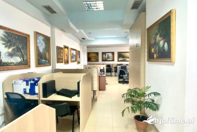 Ambient Biznesi per Shitje - Rruga e Elbasanit 600,000 Euro