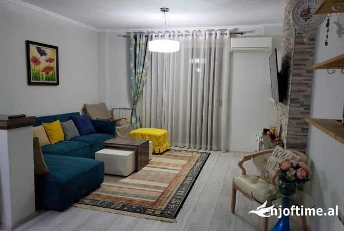 Shtepi me qera Apartament ne Tirane, 2+1, Mobilimi E mobiluar, Pagesa 750  Euro.