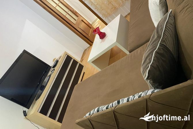 Shtepi me qera Apartament ne Tirane, 2+1, Mobilimi E mobiluar, Pagesa 500  Euro.