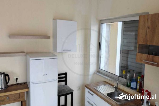 Shtepi me qera Apartament ne Tirane, 3+1, Mobilimi E mobiluar, Pagesa 650  Euro.