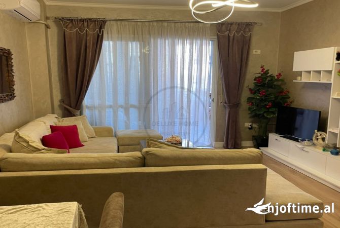 Shtepi me qera Apartament ne Tirane, 2+1, Mobilimi E mobiluar, Pagesa 900  Euro.