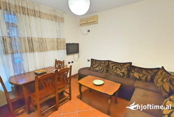 Shtepi me qera Apartament ne Tirane, 1+1, Mobilimi E mobiluar, Pagesa 400  Euro.