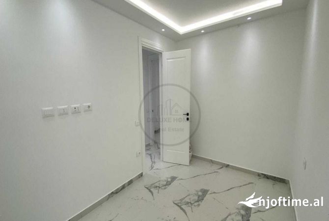 Shtepi me qera 2+1 ne Tirane - 1,050 Euro