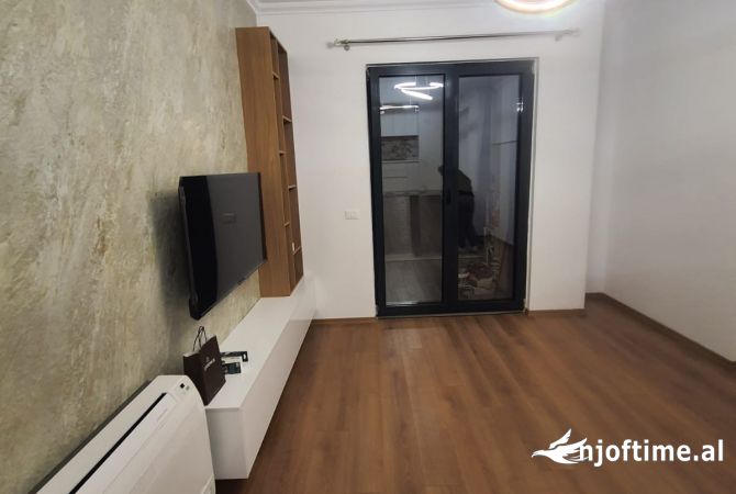 Shtepi me qera Apartament ne Tirane, 2+1, Mobilimi E mobiluar, Pagesa 1,000  Euro.