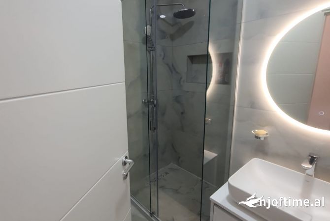Shtepi me qera 2+1 ne Tirane - 1,000 Euro