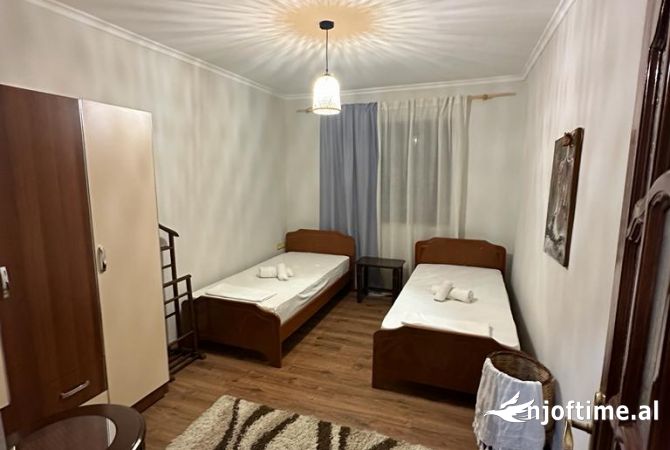 Shtepi me qera Apartament ne Tirane, 2+1, Mobilimi E mobiluar, Pagesa 700  Euro.