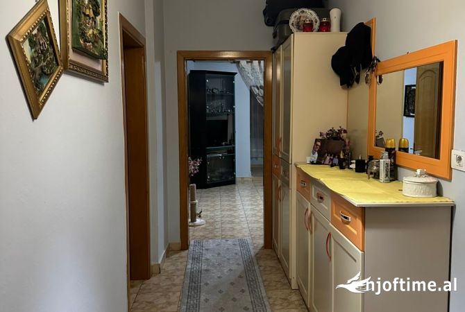 Shtepi ne shitje Apartament ne Tirane, 2+1, Mobilimi E mobiluar, Pagesa 143,000  Euro.