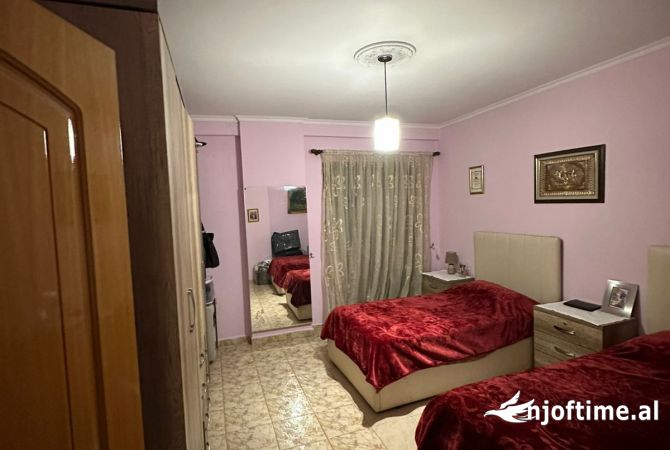 Shtepi ne shitje Apartament ne Tirane, 2+1, Mobilimi E mobiluar, Pagesa 143,000  Euro.