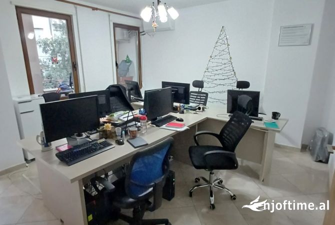 Ambient biznesi me qera 3+1 ne Tirane - 500 Euro