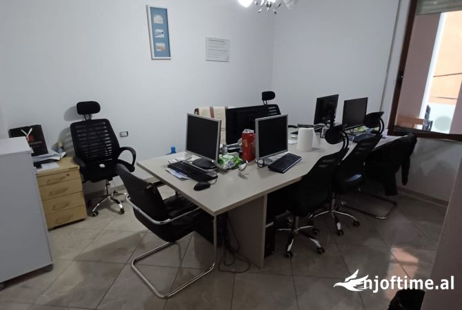 Ambient biznesi me qera 3+1 ne Tirane - 500 Euro