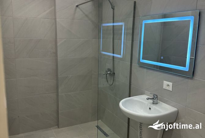 Shtepi ne shitje Apartament ne Tirane, 1+1, Mobilimi Bosh, pa mobiluar, Pagesa 144,000  Euro.