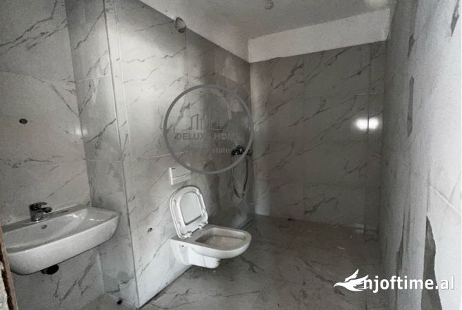 Shtepi ne shitje Apartament ne Tirane, 2+1, Mobilimi Bosh, pa mobiluar, Pagesa 170,000  Euro.