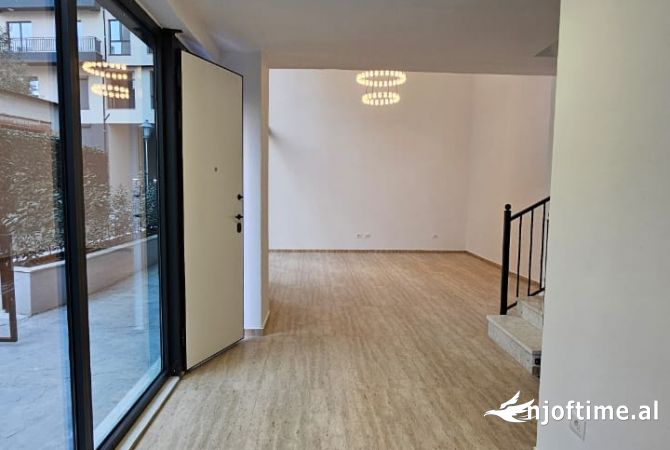 Shtepi me qera Duplex(shtepi me 2 kate) ne Tirane, 1+1, Mobilimi Bosh, pa mobiluar, Pagesa 1,000  Euro.