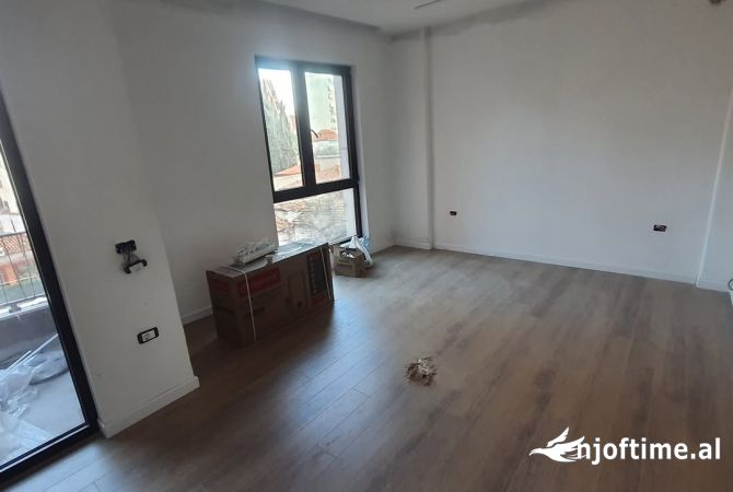 Shtepi me qera Apartament ne Tirane, 2+1, Mobilimi Bosh, pa mobiluar, Pagesa 650  Euro.