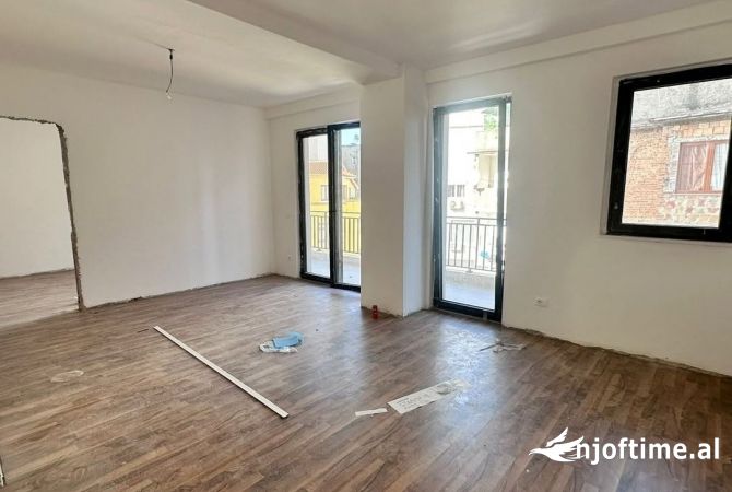 Shtepi me qera Apartament ne Tirane, 1+1, Mobilimi Bosh, pa mobiluar, Pagesa 700  Euro.