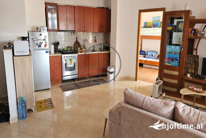 Shtepi me qera Apartament ne Tirane, 2+1, Mobilimi E mobiluar, Pagesa 650  Euro.