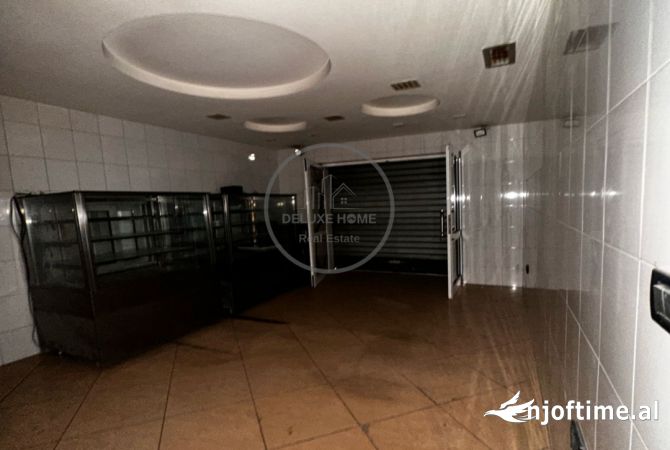 Shitet Njesi Biznesi – Rruge Kryesore, prane Oxhakut