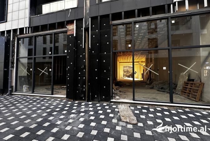 Jepen Ambiente Biznese me qira te hapsira te ndryshme te liqeni i thate 