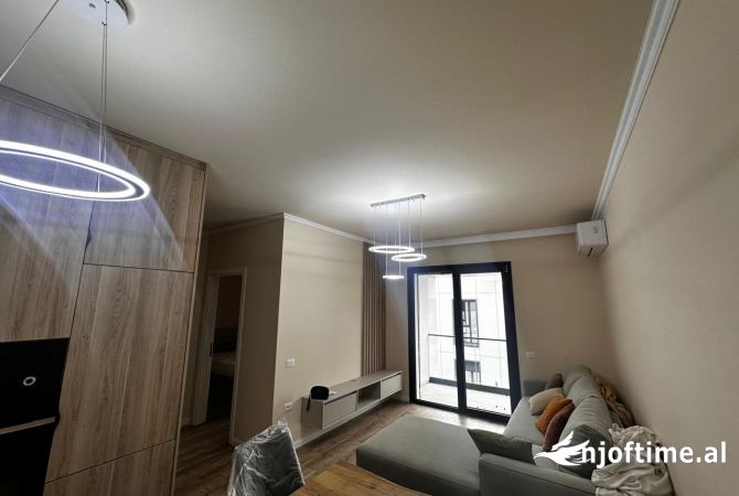 Shtepi me qera Apartament ne Tirane, 1+1, Mobilimi E mobiluar, Pagesa 1,000  Euro.