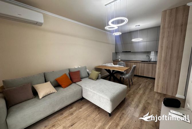 Shtepi me qera Apartament ne Tirane, 1+1, Mobilimi E mobiluar, Pagesa 1,000  Euro.