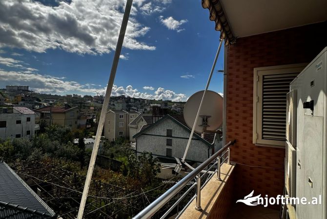 Shtepi ne shitje Apartament ne Tirane, 3+1, Mobilimi E mobiluar, Pagesa 145,000  Euro.