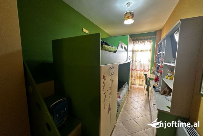 Shtepi ne shitje Apartament ne Tirane, 3+1, Mobilimi E mobiluar, Pagesa 145,000  Euro.