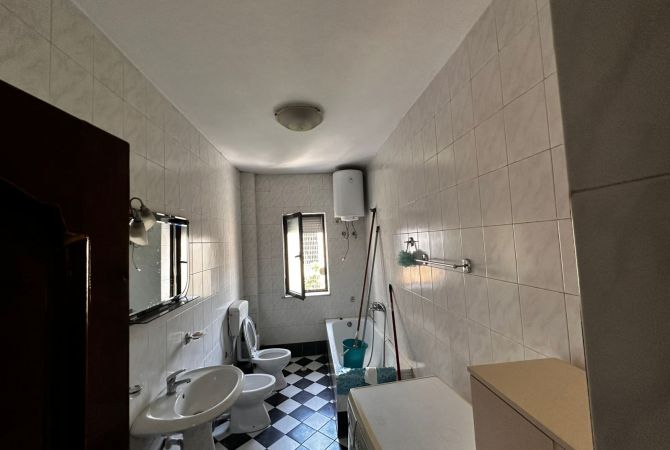 Shtepi me qera Apartament ne Tirane, 2+1, Mobilimi E mobiluar, Pagesa 500  Euro.