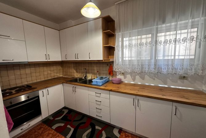 Shtepi me qera Apartament ne Tirane, 2+1, Mobilimi E mobiluar, Pagesa 400  Euro.