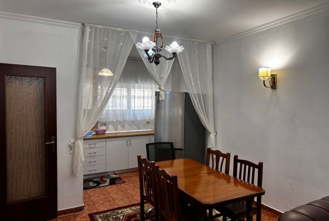 Shtepi me qera Apartament ne Tirane, 2+1, Mobilimi E mobiluar, Pagesa 400  Euro.