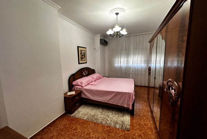 Shtepi me qera Apartament ne Tirane, 2+1, Mobilimi E mobiluar, Pagesa 400  Euro.