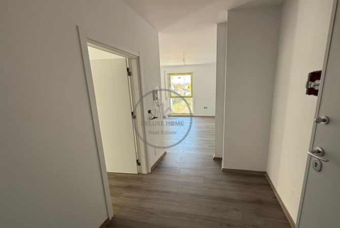 Shtepi ne shitje Apartament ne Tirane, 1+1, Mobilimi Bosh, pa mobiluar, Pagesa 145,000  Euro.