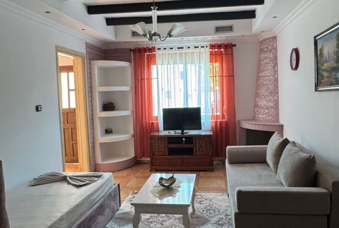 Shtepi me qera 1+1 ne Tirane - 300 Euro