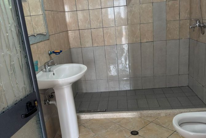 Shtepi me qera 1+1 ne Tirane - 300 Euro